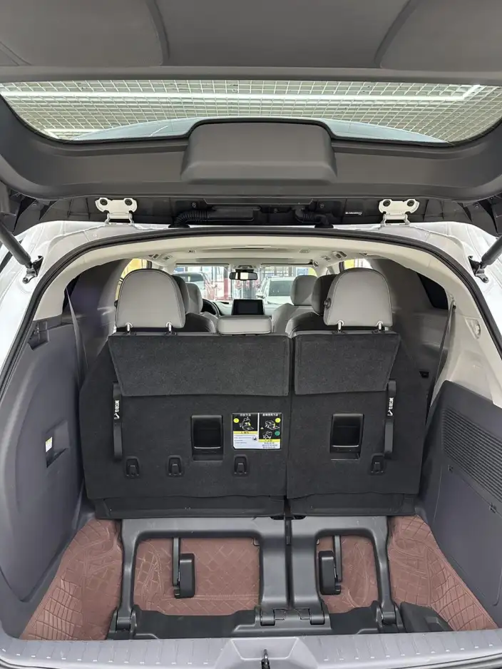 Toyota Sienna 2021 Model 2.5L Hybrid Deluxe Edition – фото 8