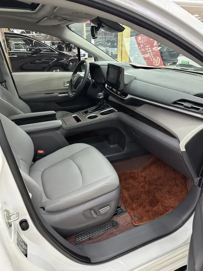 Toyota Sienna 2021 Model 2.5L Hybrid Deluxe Edition – фото 9