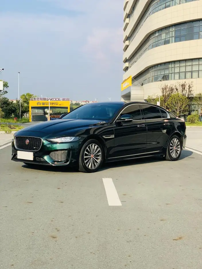 Jaguar XE L 2022 Model 2.0T 200PS R-DYNAMIC Youth Sports Edition – фото 1