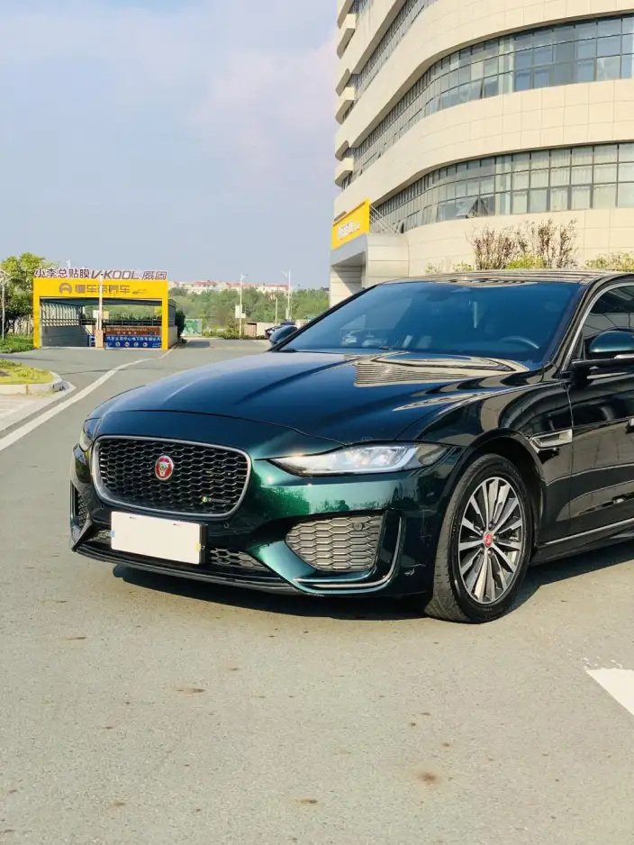 Jaguar XE L 2022 Model 2.0T 200PS R-DYNAMIC Youth Sports Edition – фото 3