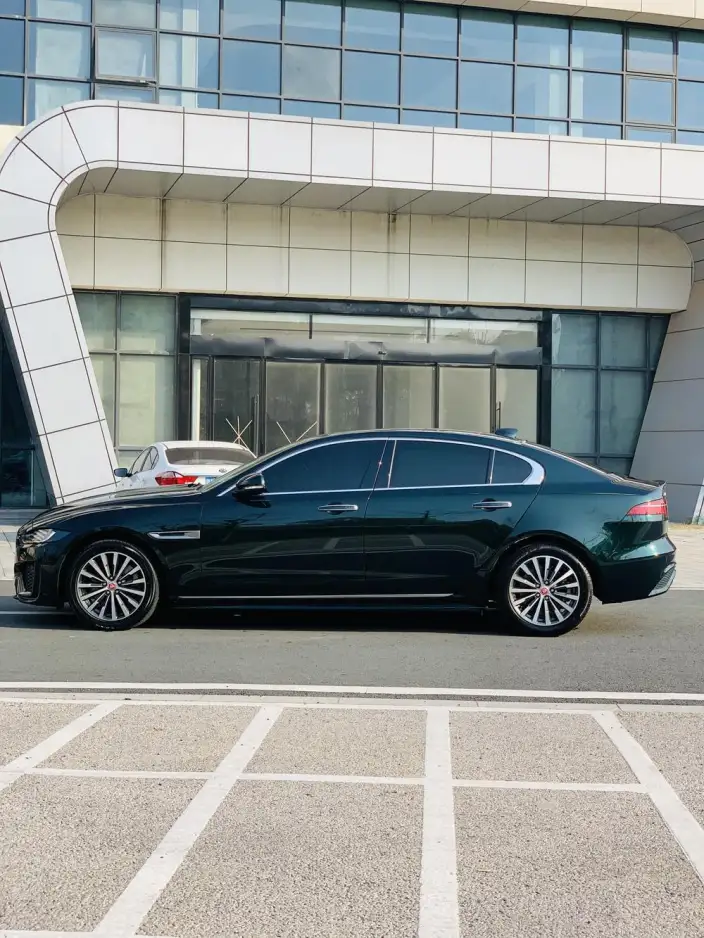 Jaguar XE L 2022 Model 2.0T 200PS R-DYNAMIC Youth Sports Edition – фото 4