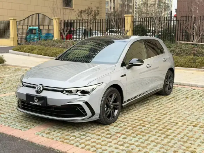 Volkswagen Golf 2023 Model 280TSI DSG R-Line Lite – фото 1