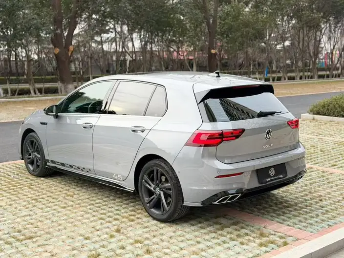 Volkswagen Golf 2023 Model 280TSI DSG R-Line Lite – фото 4