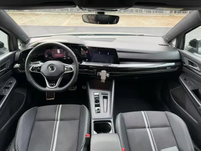 Volkswagen Golf 2023 Model 280TSI DSG R-Line Lite – фото 7