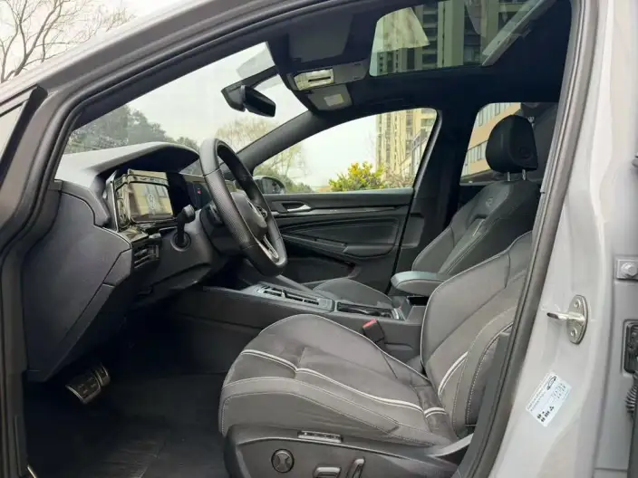 Volkswagen Golf 2023 Model 280TSI DSG R-Line Lite – фото 9