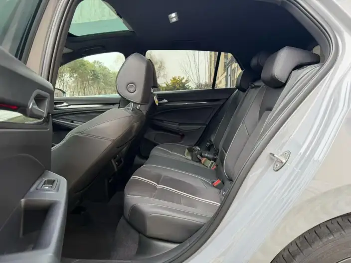 Volkswagen Golf 2023 Model 280TSI DSG R-Line Lite – фото 10