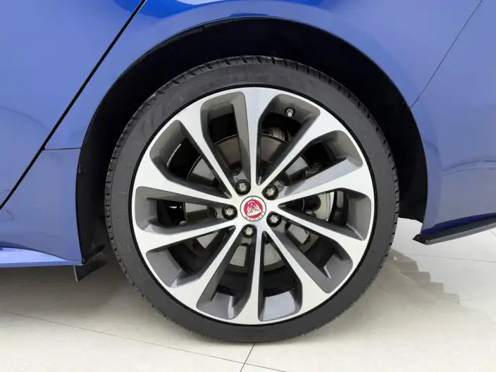 Jaguar XE L 2021 Model 2.0T 250PS R-DYNAMIC SE Technology Edition Sports Edition – фото 9