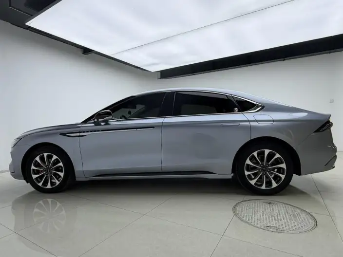 Lincoln Z 2022 Model i Xiang Exclusive Edition