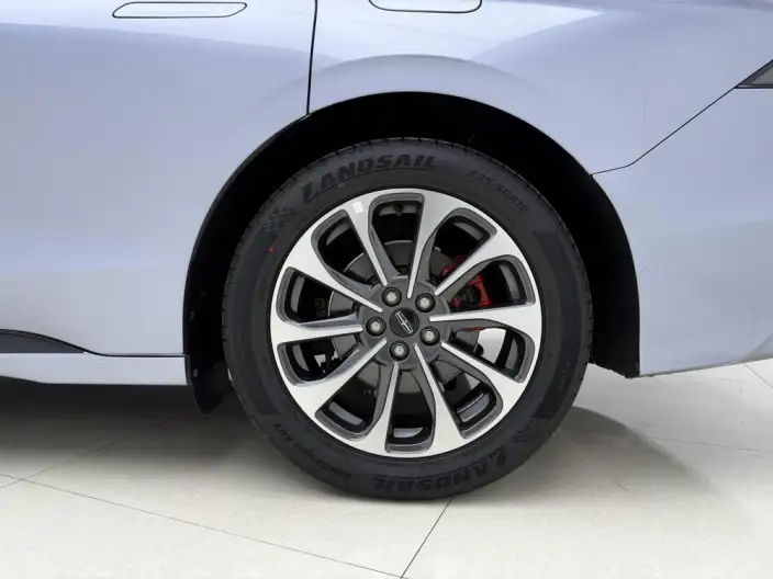 Lincoln Z 2022 Model i Xiang Exclusive Edition – фото 9