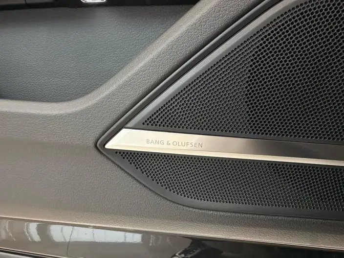 Audi A8 2023 Model A8L 55 TFSI quattro Flagship Model – фото 5