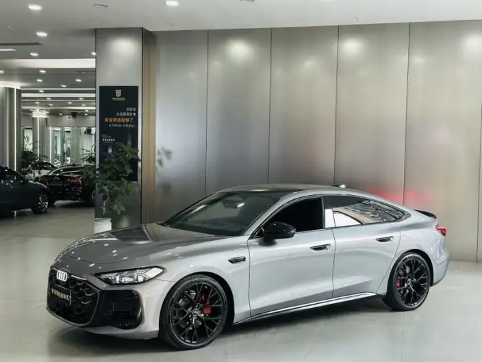 Audi A5 L Sportback 2026 Model 2.0TFSI quattro 150kW First Edition Limited edition – фото 1