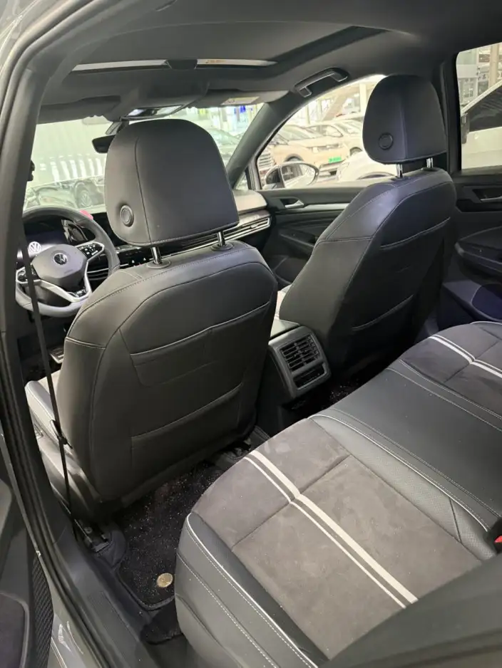 Volkswagen Golf 2023 Model Facelift 280TSI DSG R-Line Lite – фото 3