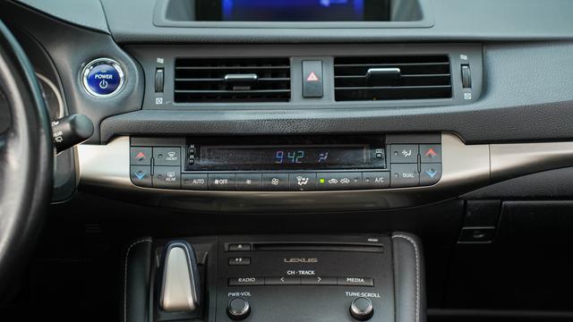 Lexus CT 2014 200h Comfort Monochrome – фото 18