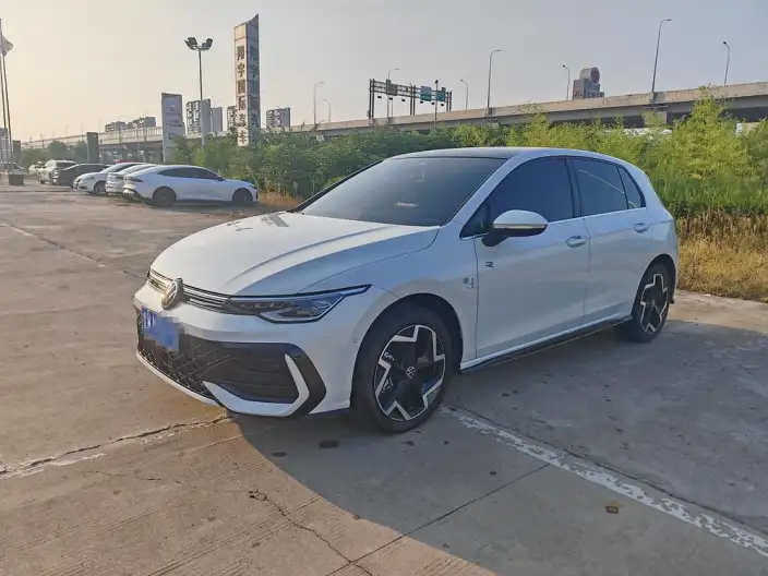 Volkswagen Golf 2025 Model Facelift 300TSI R-Line – фото 1