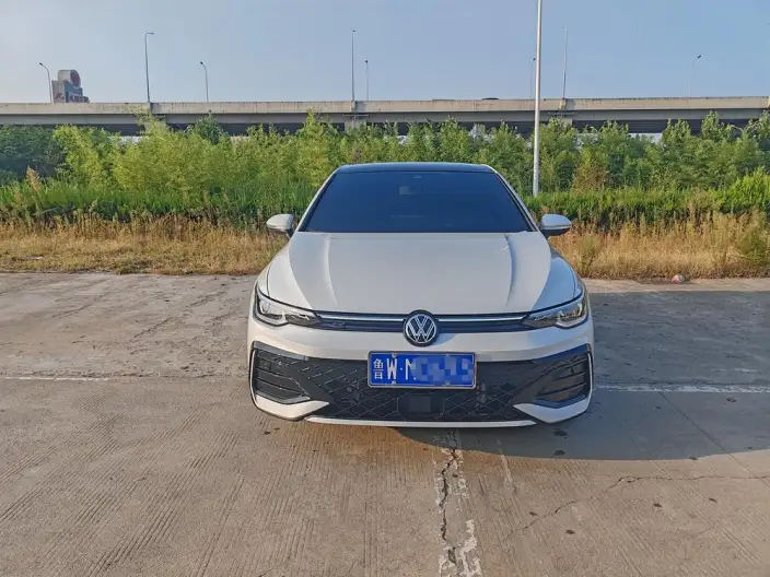 Volkswagen Golf 2025 Model Facelift 300TSI R-Line – фото 2