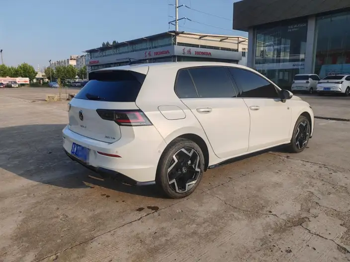 Volkswagen Golf 2025 Model Facelift 300TSI R-Line – фото 4