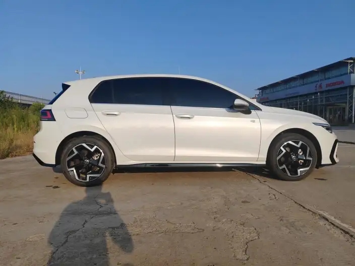 Volkswagen Golf 2025 Model Facelift 300TSI R-Line – фото 5