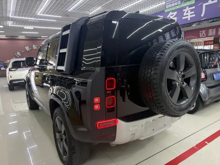 Land Rover Defender 2022 Model 110 P400 X-Dynamic HSE – фото 4