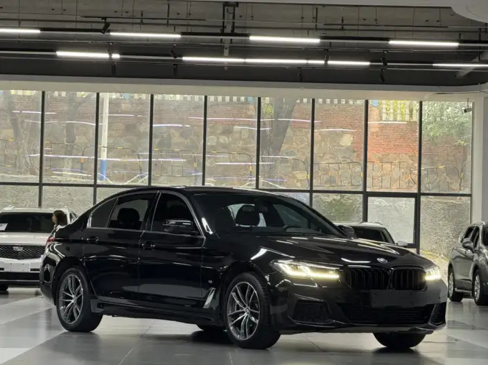 BMW 5 Series 2022 Model Facelift II 525Li M Sports Set – фото 3