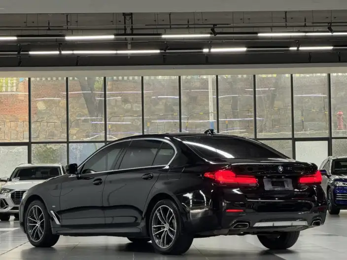 BMW 5 Series 2022 Model Facelift II 525Li M Sports Set – фото 4