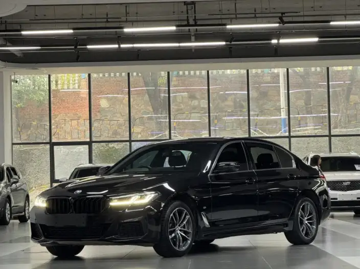 BMW 5 Series 2022 Model Facelift II 525Li M Sports Set – фото 10