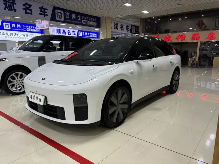 Li Auto i6 2025 Model 4WD Standard Edition – фото 1