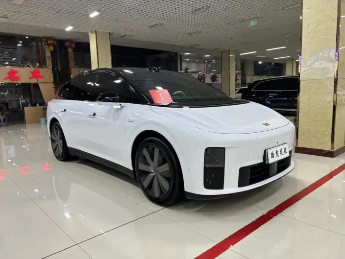 Li Auto i6 2025 Model 4WD Standard Edition – фото 3