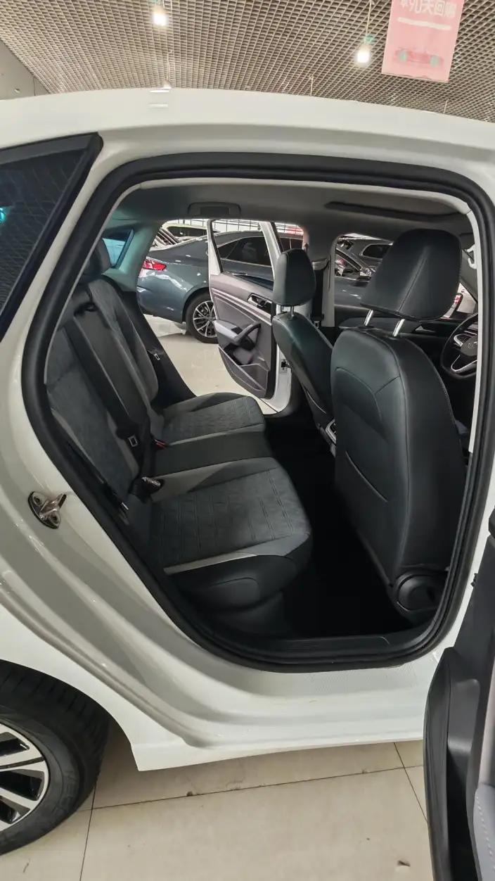 Volkswagen Lavida 2023 Model 300TSI DSG Manyi Edition – фото 7