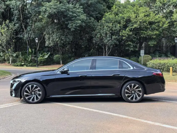 Mercedes-Benz E-Class 2024 Model E 300 L Luxury Model sedan – фото 4