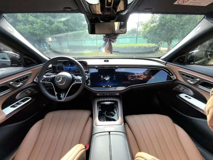 Mercedes-Benz E-Class 2024 Model E 300 L Luxury Model sedan – фото 9