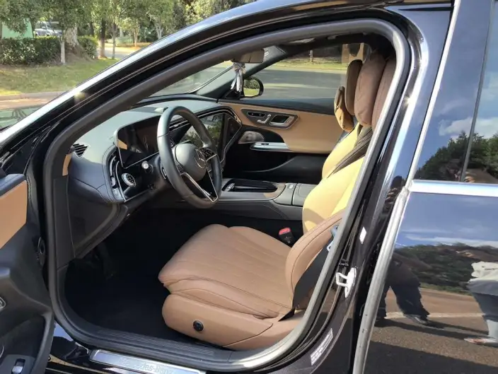 Mercedes-Benz E-Class 2024 Model E 300 L Luxury Model sedan – фото 10
