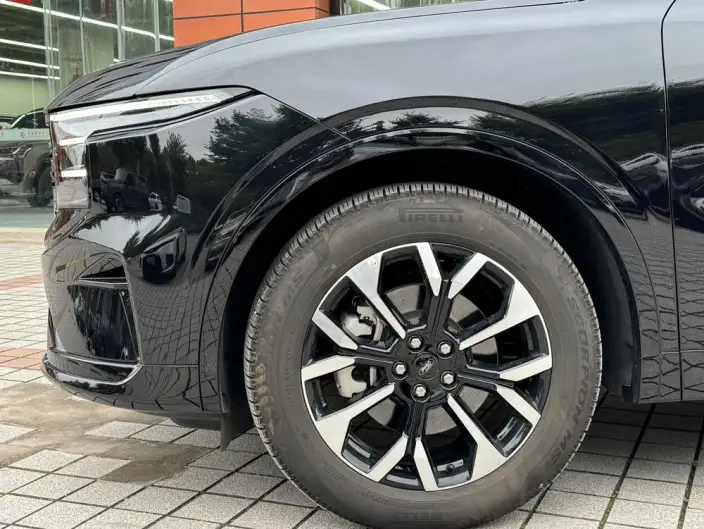 Ford Edge 2025 Model Ford Edge L 2.0T EcoBoost E Hybrid 4WD VII seat Supreme Model – фото 8