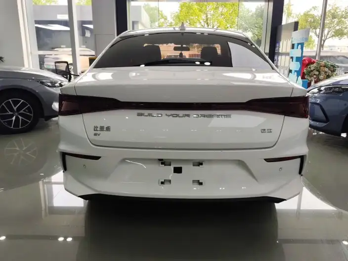 BYD E3 2021 Model Travel Edition – фото 6