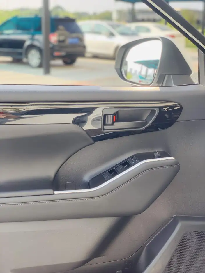 Toyota Highlander 2023 Model Hybrid 2.5L 4WD Elite Edition 7 seat – фото 9