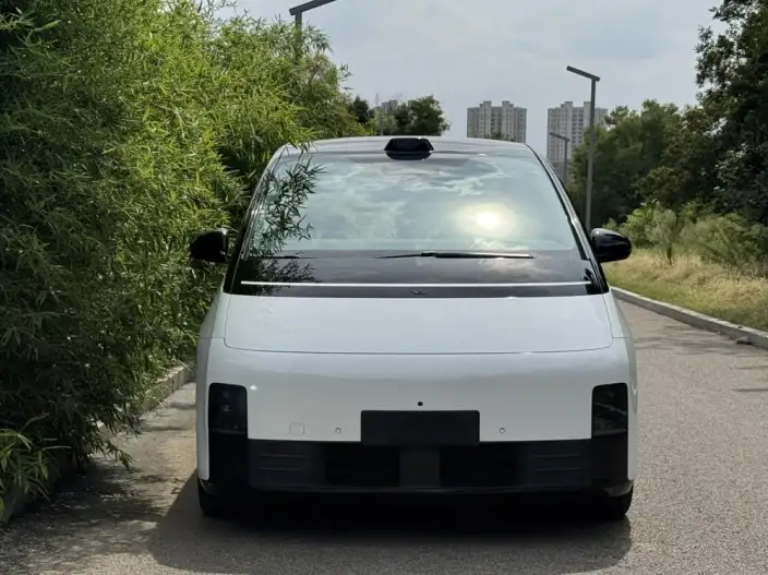 Li Auto MEGA 2024 Model Ultra Edition – фото 2