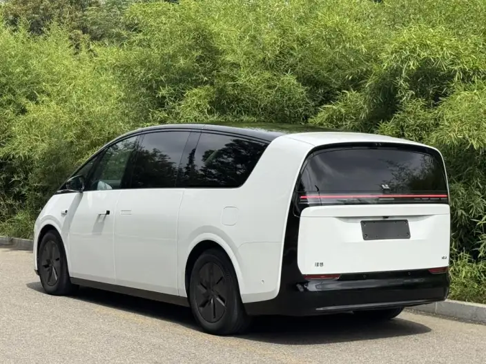 Li Auto MEGA 2024 Model Ultra Edition – фото 3