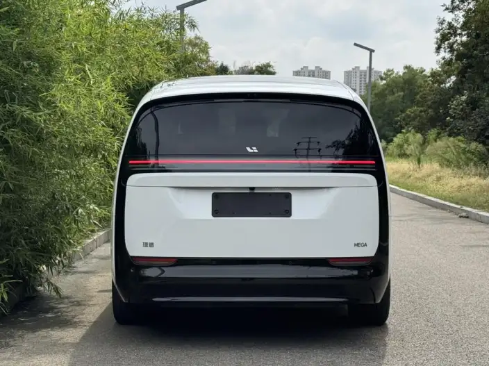 Li Auto MEGA 2024 Model Ultra Edition – фото 4