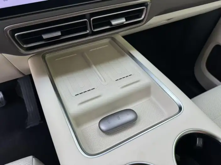 Li Auto MEGA 2024 Model Ultra Edition – фото 6