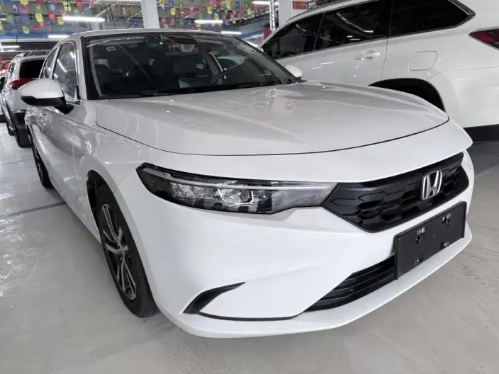 Model Ge 2022 Model 240TURBO CVT Exclusive Edition – фото 3