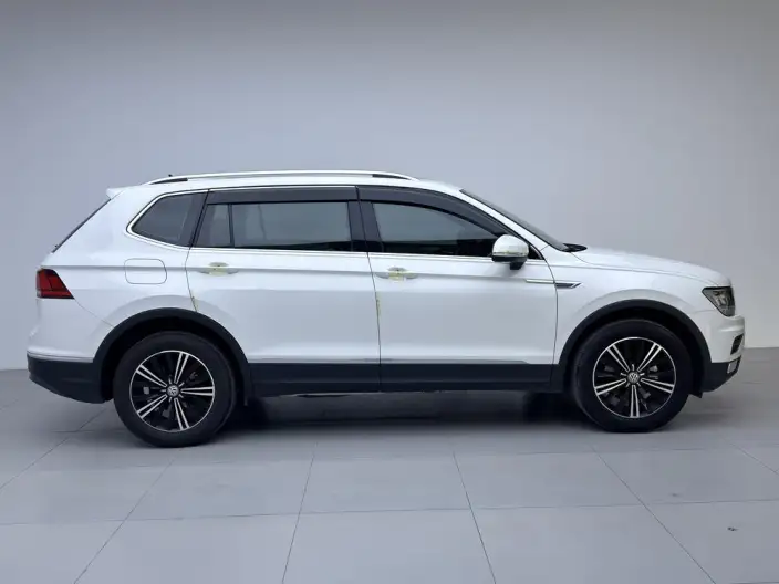 Volkswagen Tiguan L 2020 Model 280TSI Automatic 2WD Panorama Comfort Edition China VI – фото 8