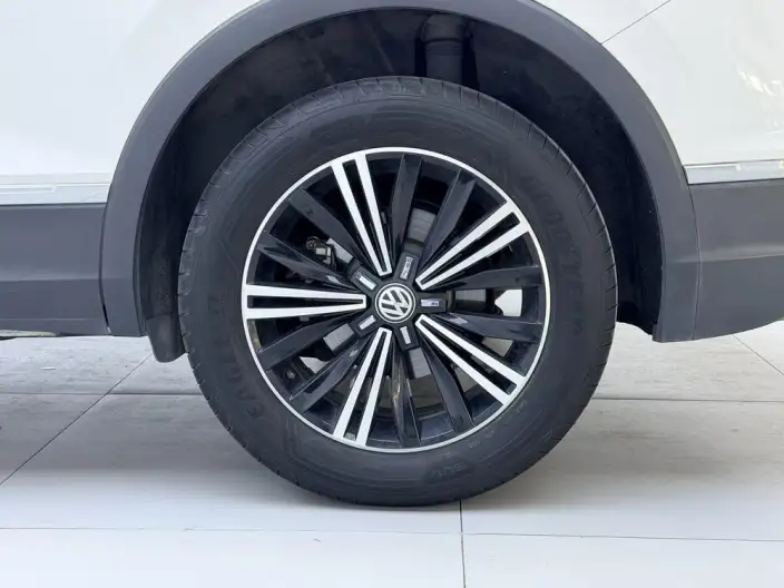Volkswagen Tiguan L 2020 Model 280TSI Automatic 2WD Panorama Comfort Edition China VI – фото 9