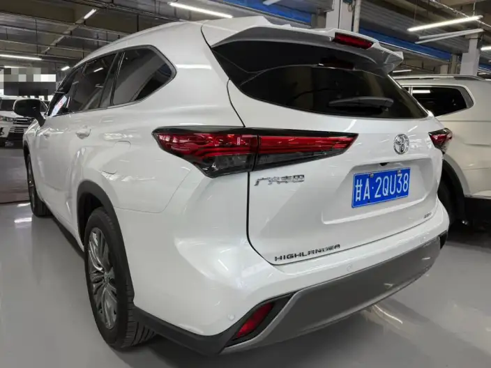 Toyota Highlander 2026 Model Hybrid 2.5L 4WD Premium Edition 7 seat – фото 4