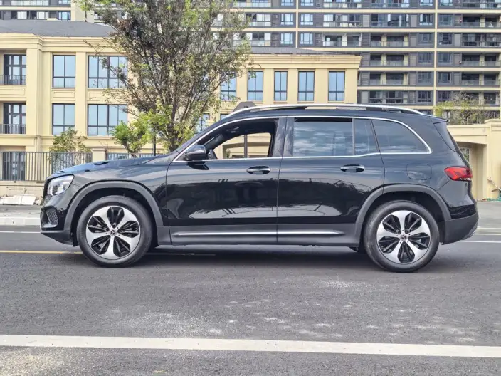 Mercedes-Benz GLB 2023 Model GLB 220 Fashion Model – фото 4