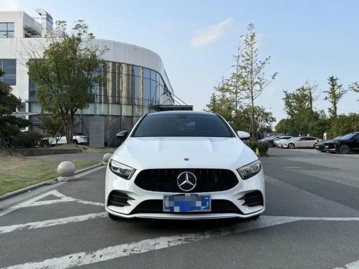 Mercedes-Benz A-class 2022 Model A 200 L Sports sedan Fashion Edition – фото 2