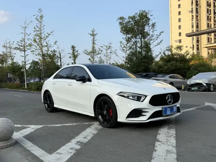 Mercedes-Benz A-class 2022 Model A 200 L Sports sedan Fashion Edition – фото 3
