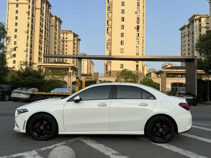 Mercedes-Benz A-class 2022 Model A 200 L Sports sedan Fashion Edition – фото 4