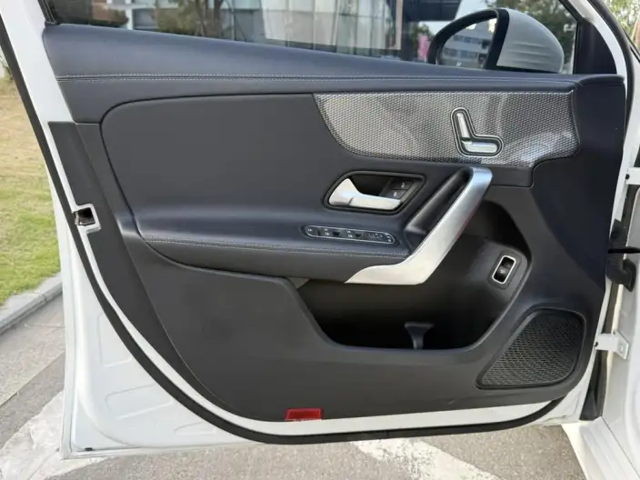 Mercedes-Benz A-class 2022 Model A 200 L Sports sedan Fashion Edition – фото 9