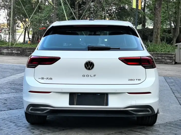 Volkswagen Golf 2023 Model 280TSI DSG Pro – фото 6
