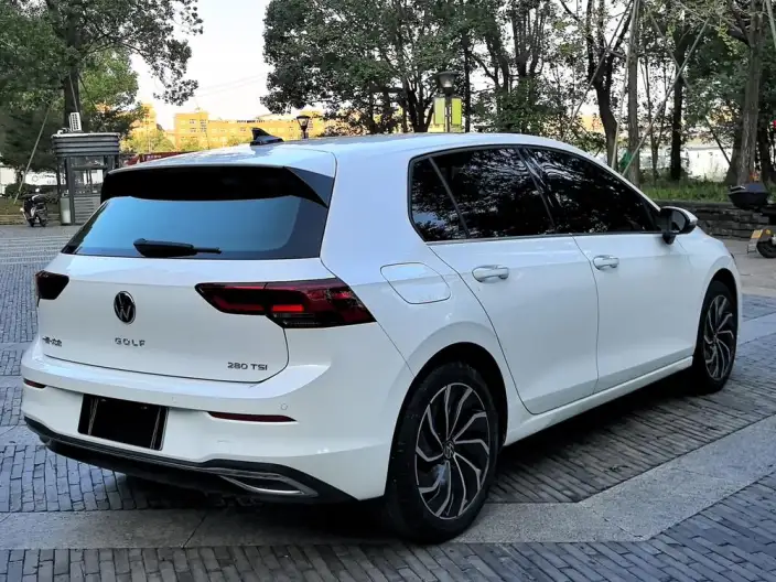 Volkswagen Golf 2023 Model 280TSI DSG Pro – фото 7