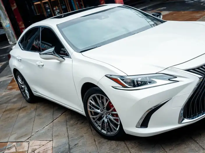 Lexus ES 2020 Model 300h Superior Edition China V – фото 2